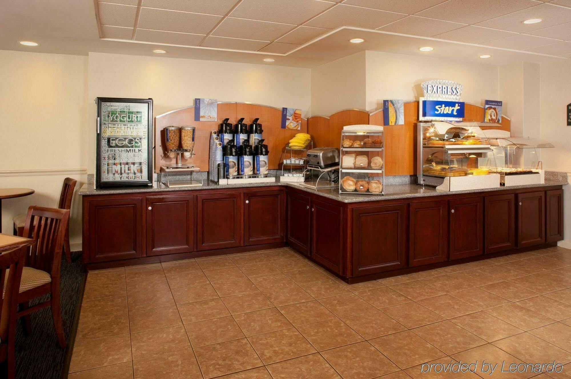 Holiday Inn Express Boston-Waltham By Ihg Restoran fotoğraf